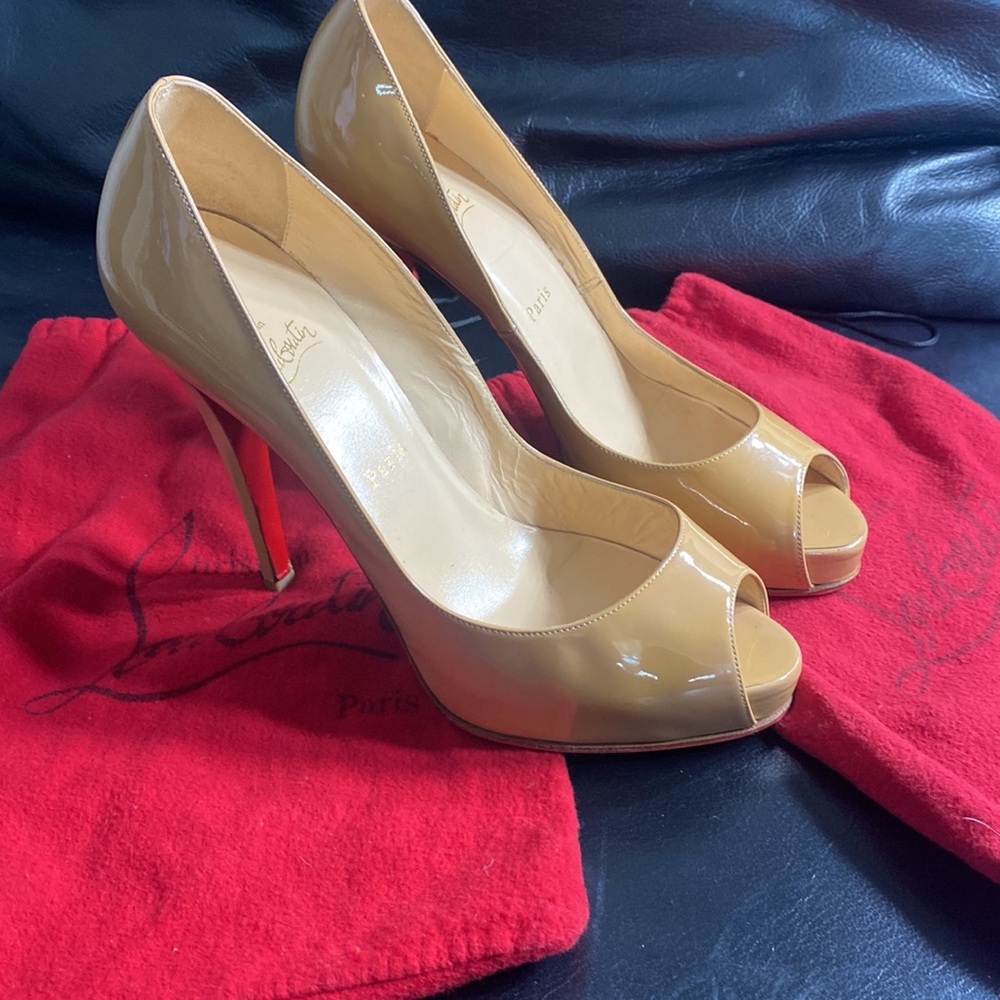 Authentic CHRISTIAN LOUBOUTIN
Very Prive 120 Patent Leather Pumps
Size: 10 - Picture 5 of 7